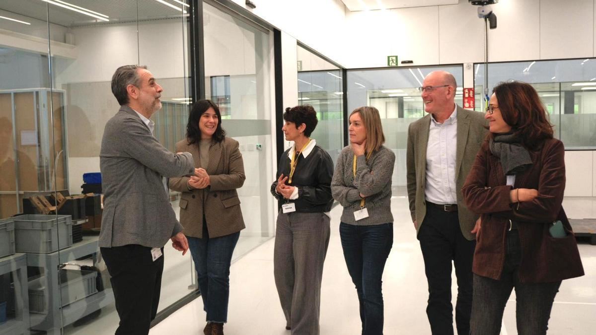 Los diputados del PNV durante la visita que han cursado a las instalaciones de Danobatgroup en el polígono de Arriaga.