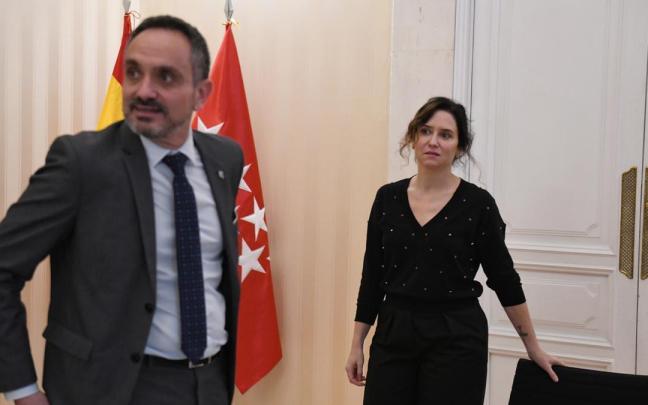 El alcalde de Móstoles, Manuel Bautista, y la presidenta del PP de Madrid, Isabel Díaz Ayuso, en una imagen de archivo.