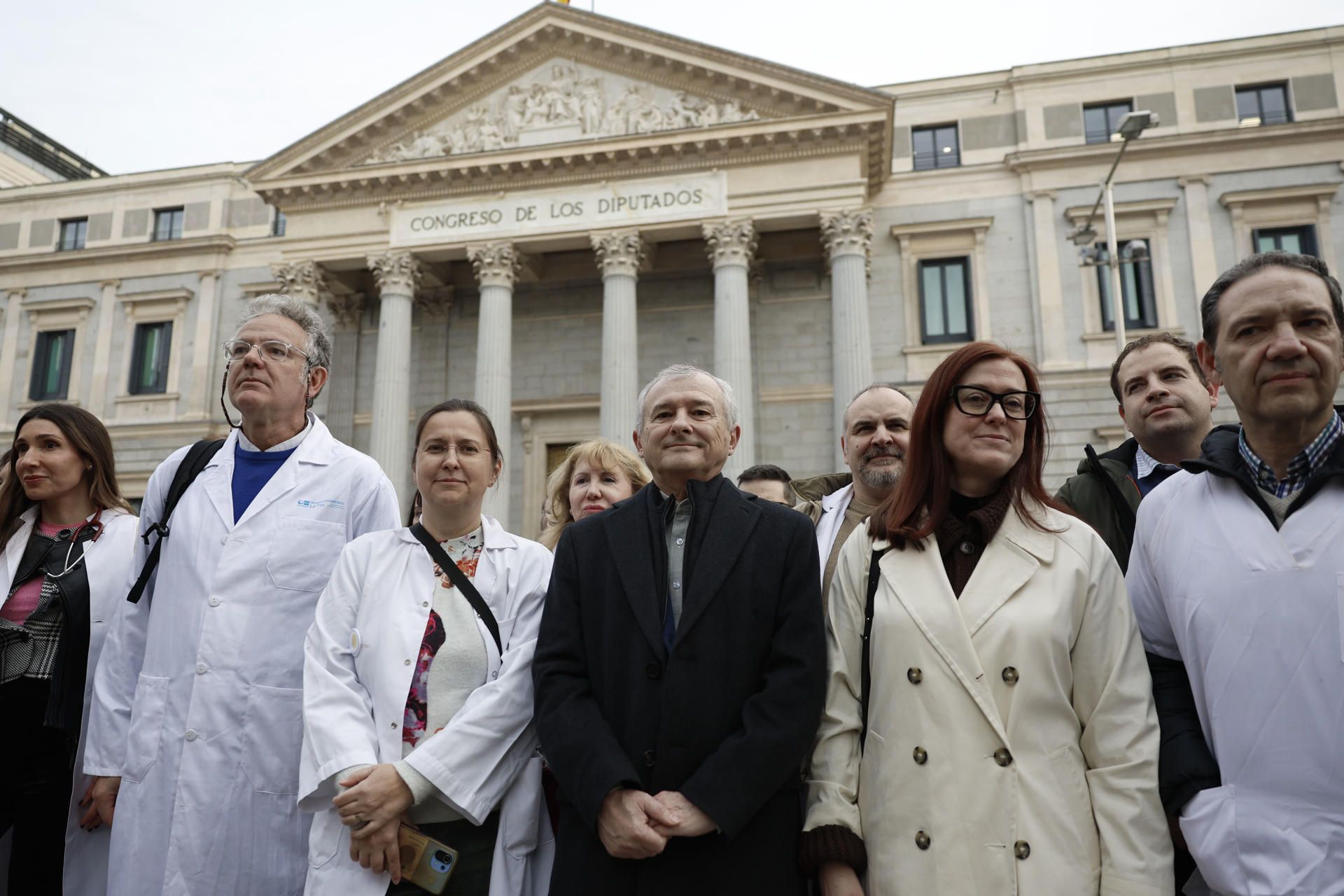 Concentración de médicos contra el Estatuto Marco frente al Congreso de los Diputados.