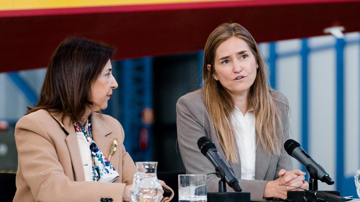 La ministra de Defensa, Margarita Robles, y la vicepresidenta tercera y ministra para la Transición Ecológica y Reto Demográfico, Sara Aagesen