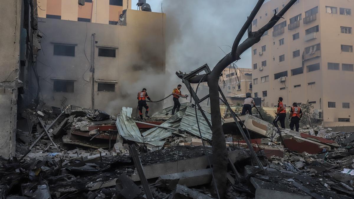 Un edificio de Gaza destruido por los bombardeos