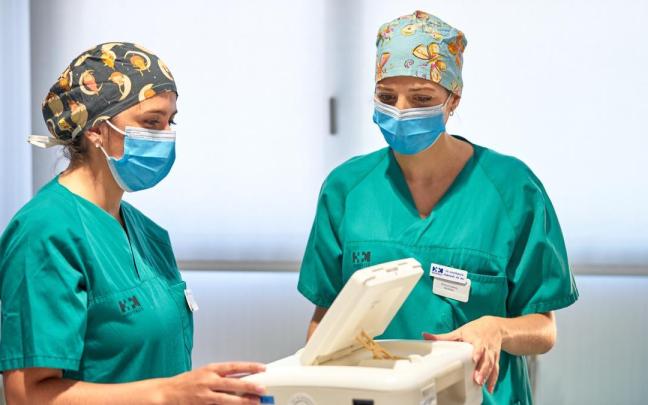Piden que el personal lleve mascarilla solo en actividades que generen aerosoles o salpicaduras. Piden que el personal lleve mascarilla solo en actividades que generen aerosoles o salpicaduras.