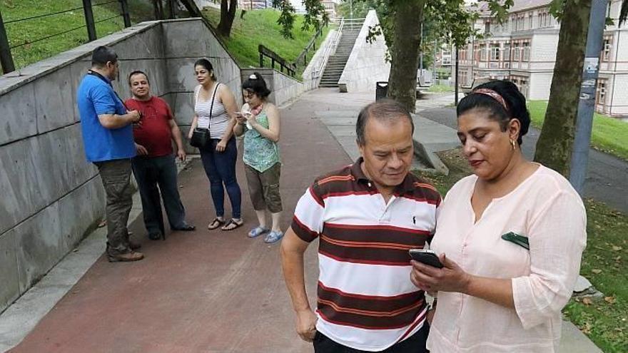 Grupo de colombianos afincados en Bizkaia y que forman parte de la asociación Asocolvas de Bilbao.