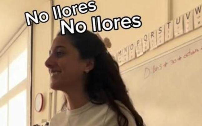 Clara, emocionada, al ver la reacción de sus alumnos. Clara, emocionada, al ver la reacción de sus alumnos.