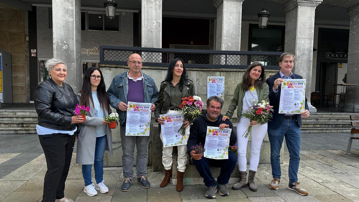 Comerciantes y Ayuntamiento en la presentación de la Semana del Comercio