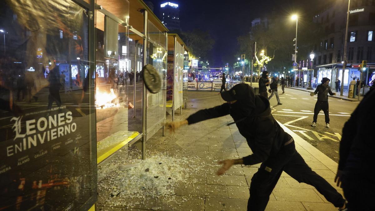 Disturbios tras las protestas estudiantiles de ete sábado en Barcelona.