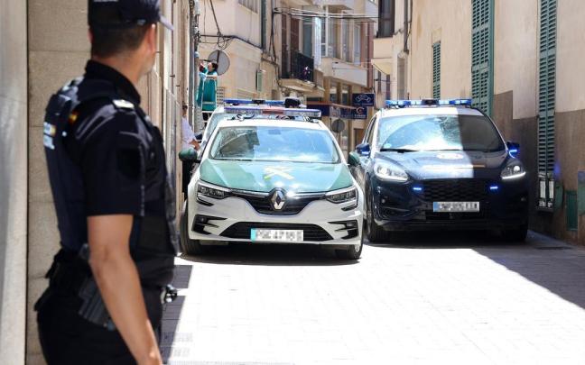 Imagen de un dispositivo de la Policía Nacional y la Guardia Civil en Manacor, Mallorca.