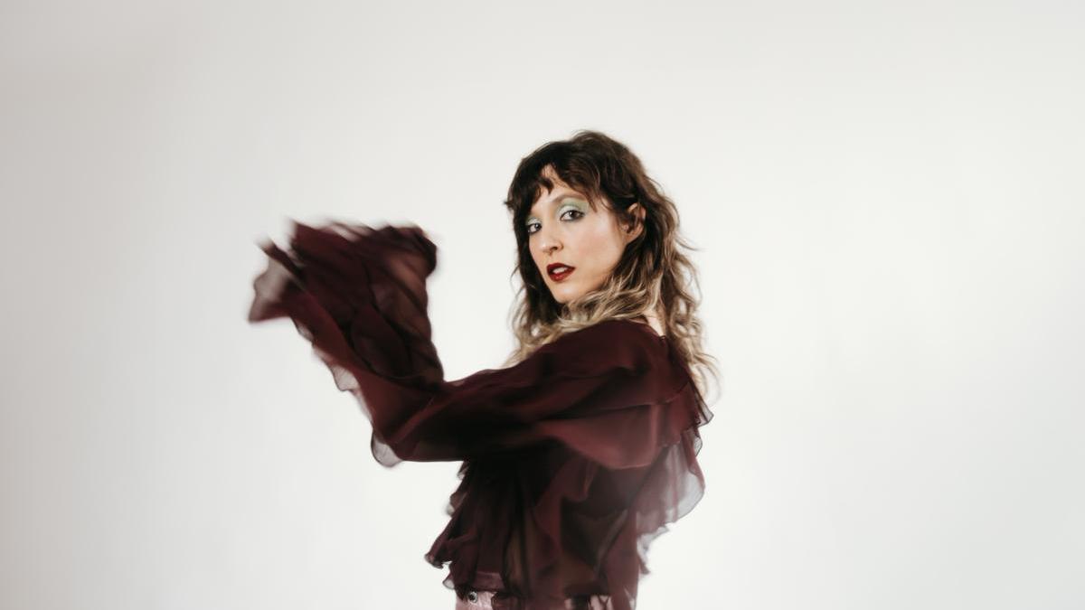 Lide Hernando, del grupo de rock Liher y guitarrista de Muguruza, cuenta con un proyecto de música disco llamado ‘Bele’.