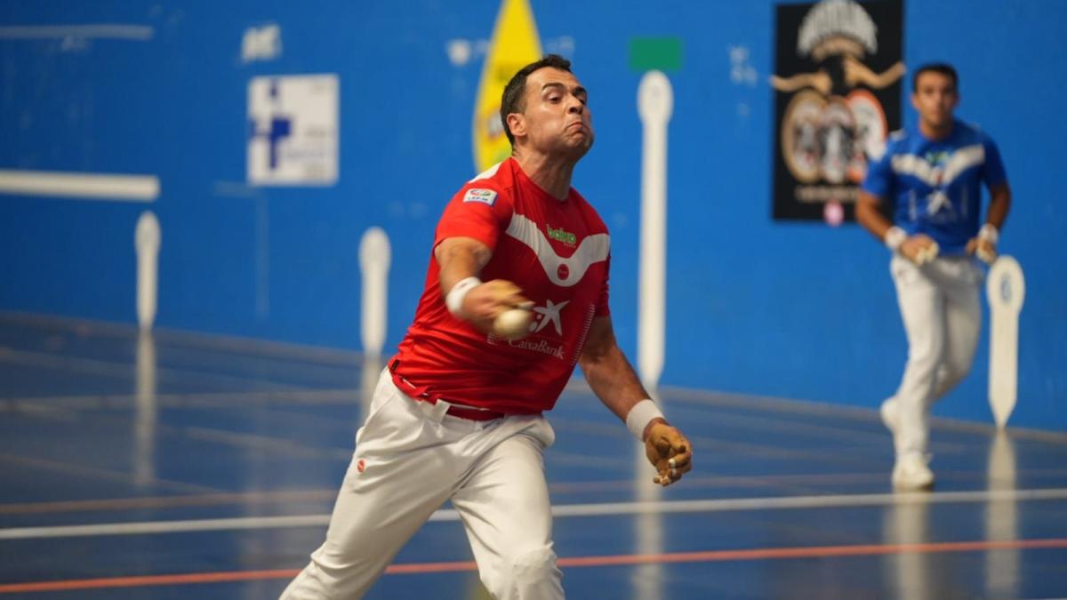 Jaka en un partido del Torneo San Fermín. NOTICIAS DE GIPUZKOA