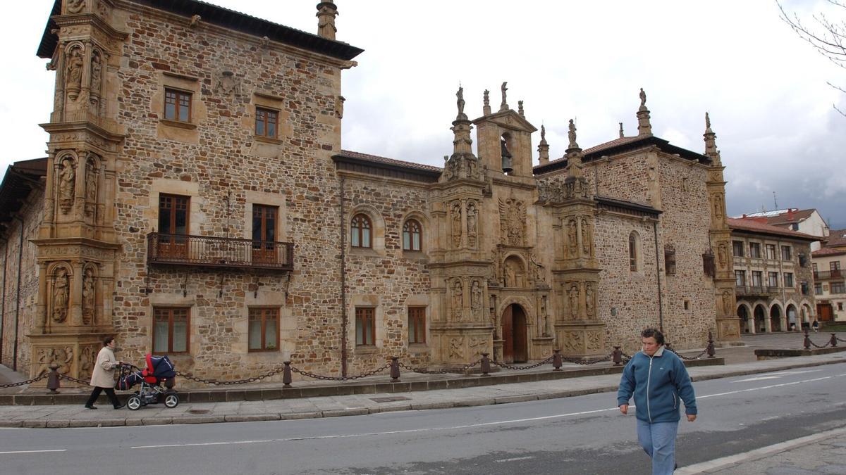 Imagen que la Universidad de Oñati ha ofrecido en las últimas décadas como resultado de anteriores intervenciones. En el siglo XX se generalizó la tendencia de dejar la piedra vista en numerosos edificios históricos, eliminando los revocos que originalmente recubrían los muros renacentistas