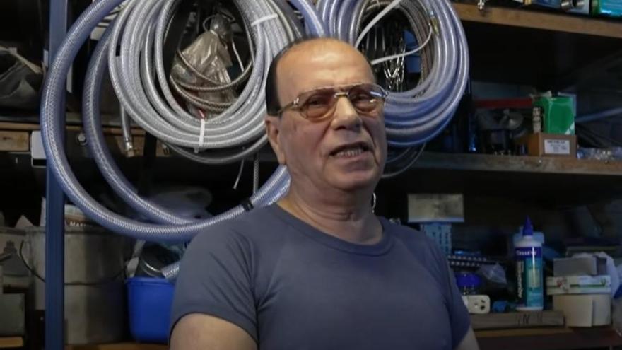 El jubilado controla la delincuencia no solo alrededor de su casa, también en las de sus vecinos.