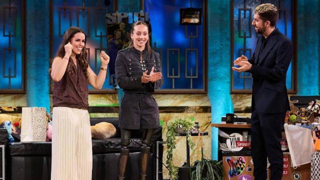 Audrey Pascual y María Martín-Granizo junto a David Broncano en 'La Revuelta'