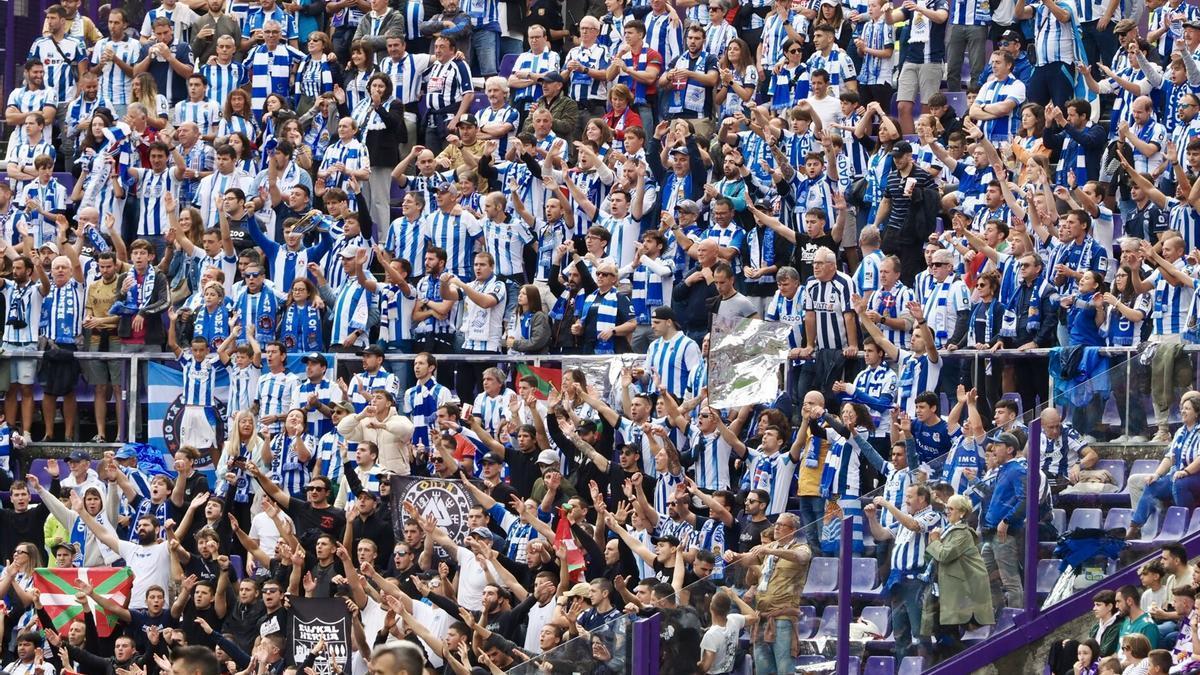 La afición de la Real en la grada del Nuevo Zorrilla el pasado sábado R. García / EFE