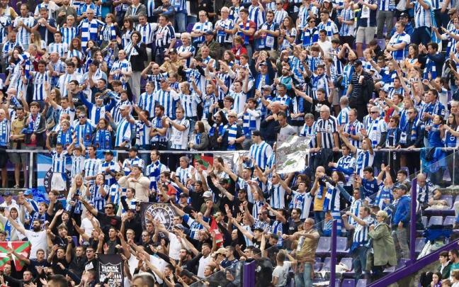 La afición de la Real en la grada del Nuevo Zorrilla el pasado sábado R. García / EFE