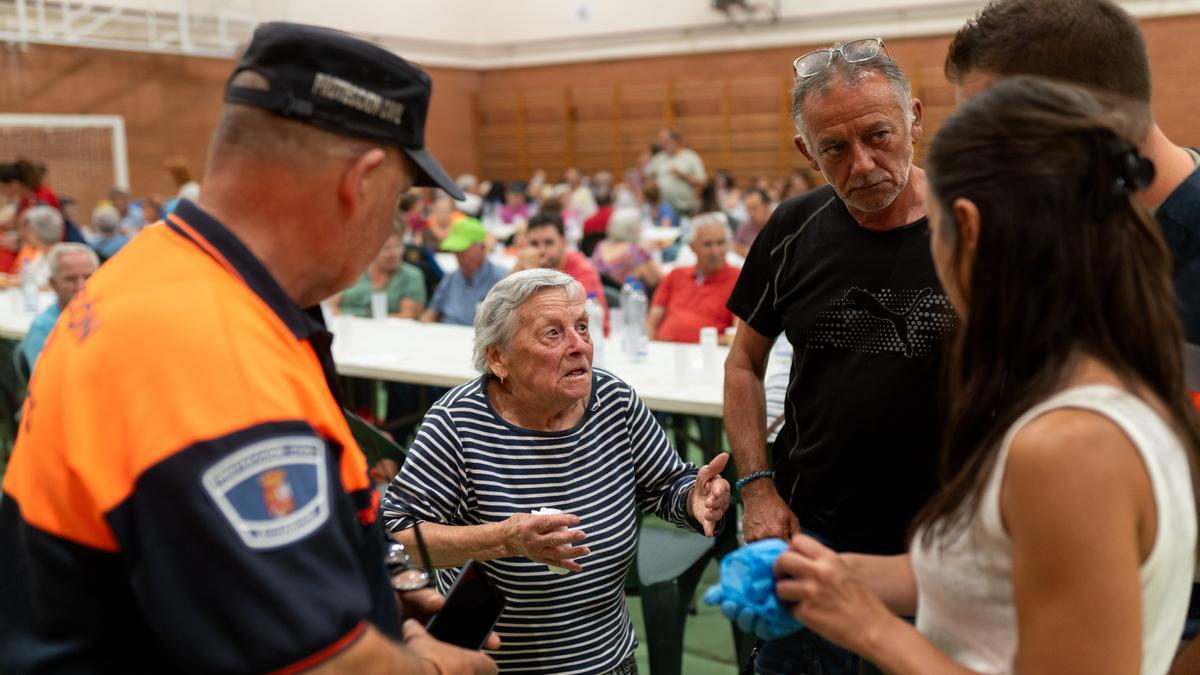 Varios vecinos de Sejas de Aliste evacuados, en el polideportivo municipal de Alcañices,