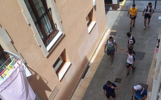 Algunos de los montañeros que participaron en la marcha Beitia, en Kale Txiki.