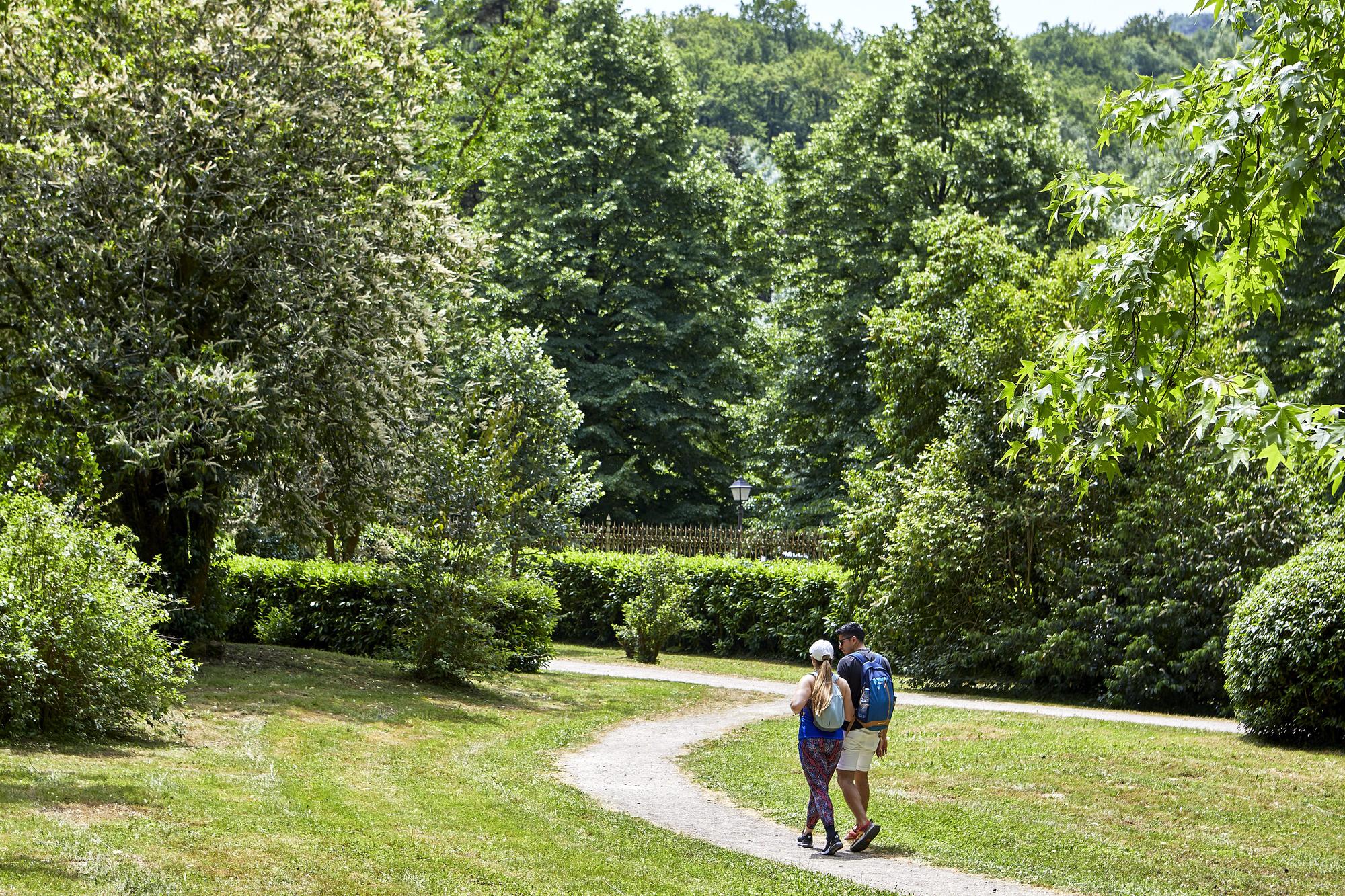 Distintos senderos señalizados permiten recorrer el Jardín Histórico.