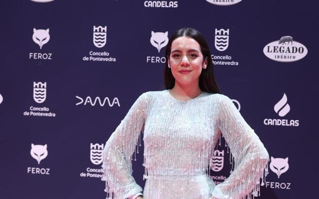 La cantautora Valeria Castro posa en la alfombra roja de los Premios Feroz 2025.
