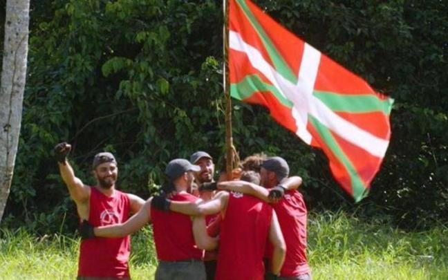 El equipo rojo desaparece y sus integrantes serán repartidos entre los amarillos y los azules. El equipo rojo desaparece y sus integrantes serán repartidos entre los amarillos y los azules.