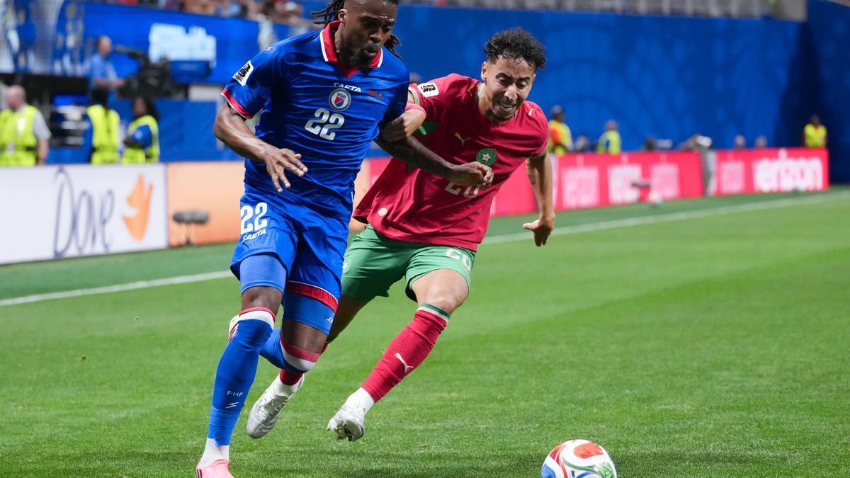 Duverne y Salah-Eddine, durante el encuentro entre Marruecos y Haití.