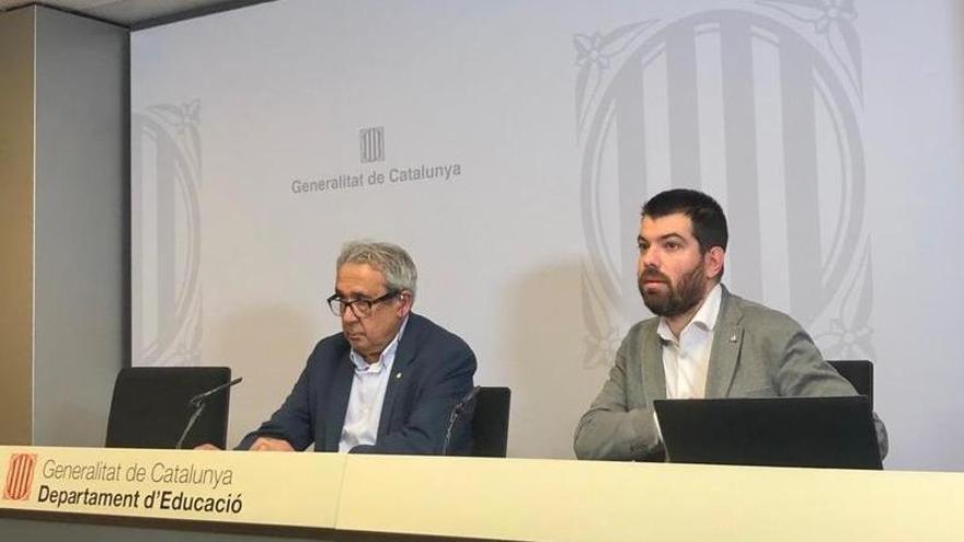 El secretario de Políticas Educativas de la Generalitat, Ignasi Garcia Plata, y el director general de Innovación, Digitalización y Currículum de la Generalitat, Joan Cuevas.