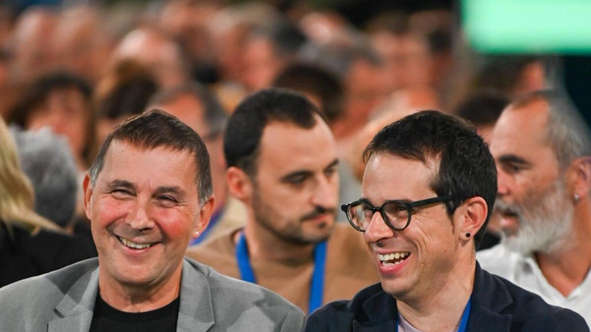 El secretario general de EH Bildu, Arnaldo Otegi, con Pello Otxandiano