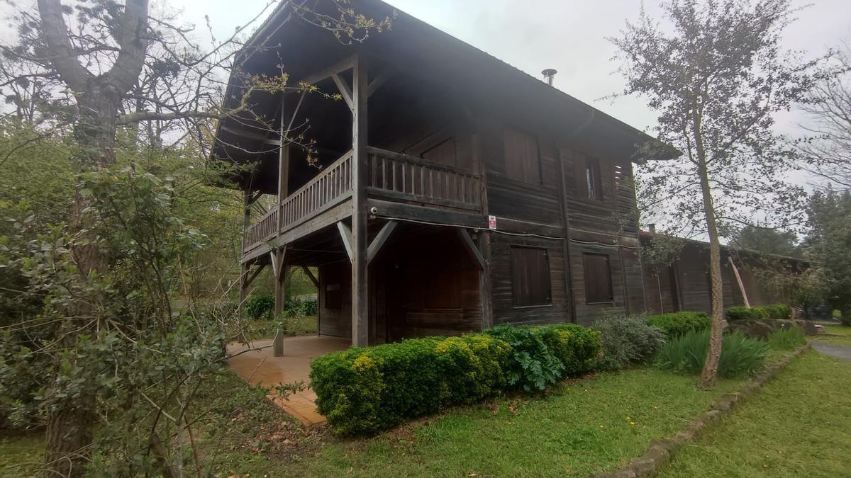 Imagen del edificio principal del bar-restaurante del parque Mendikosolo