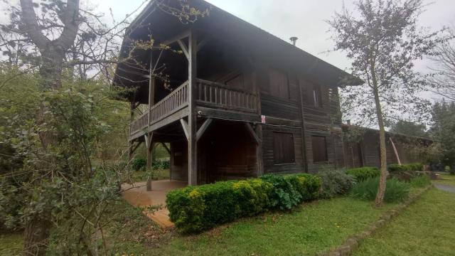 Imagen del edificio principal del bar-restaurante del parque Mendikosolo