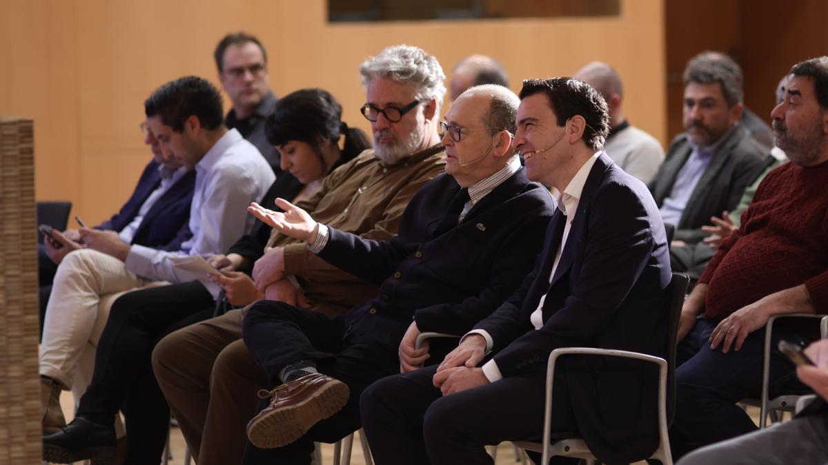 El director gerente de Nasuvinsa, Alberto Bayona, junto al arquitecto Patxi Mangado, y el profesor de ETH Zurich Institute, Andrea Deplazes.