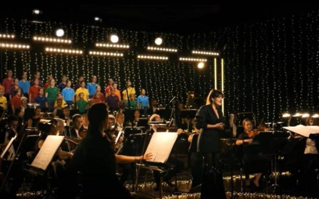 Rozalén versiona junto al compositor y director de orquesta Fernando Velázquez el villancico "Hator, hator"