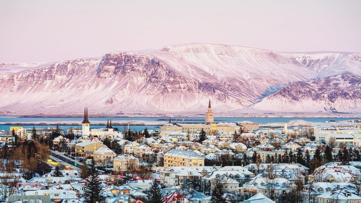 Perspectiva panorámica de Reykjavik, capital de Islandia