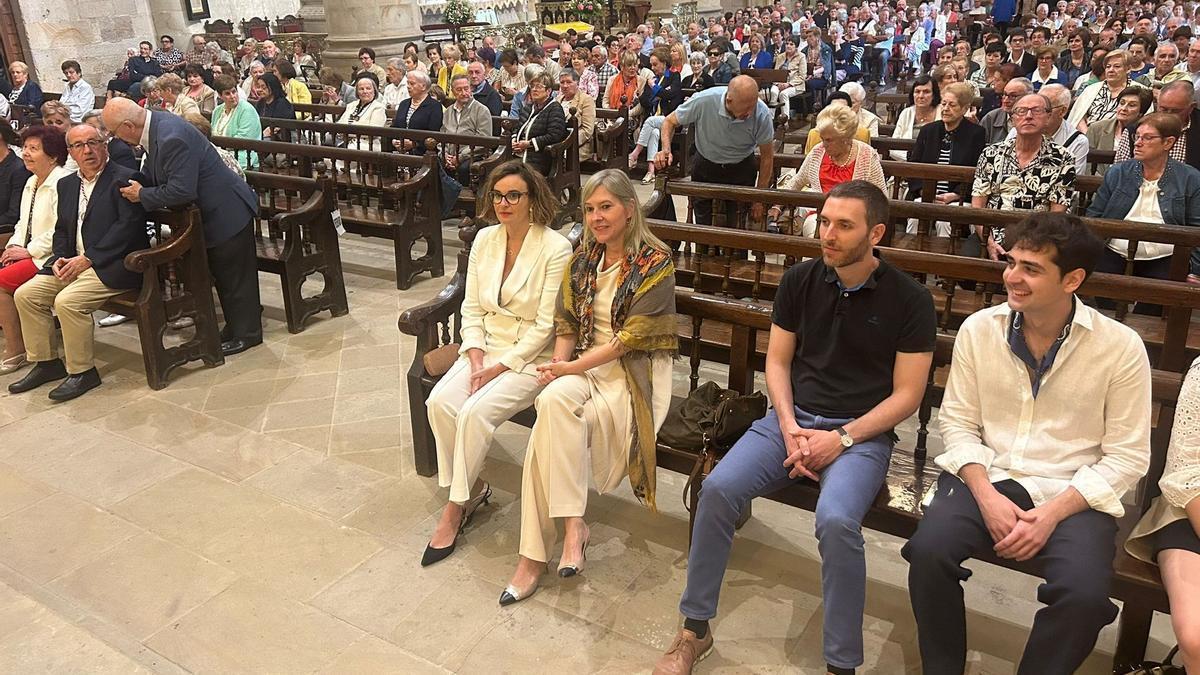 Etxanobe, Otaduy y Arruabarrena, en la misa mayor del año pasado