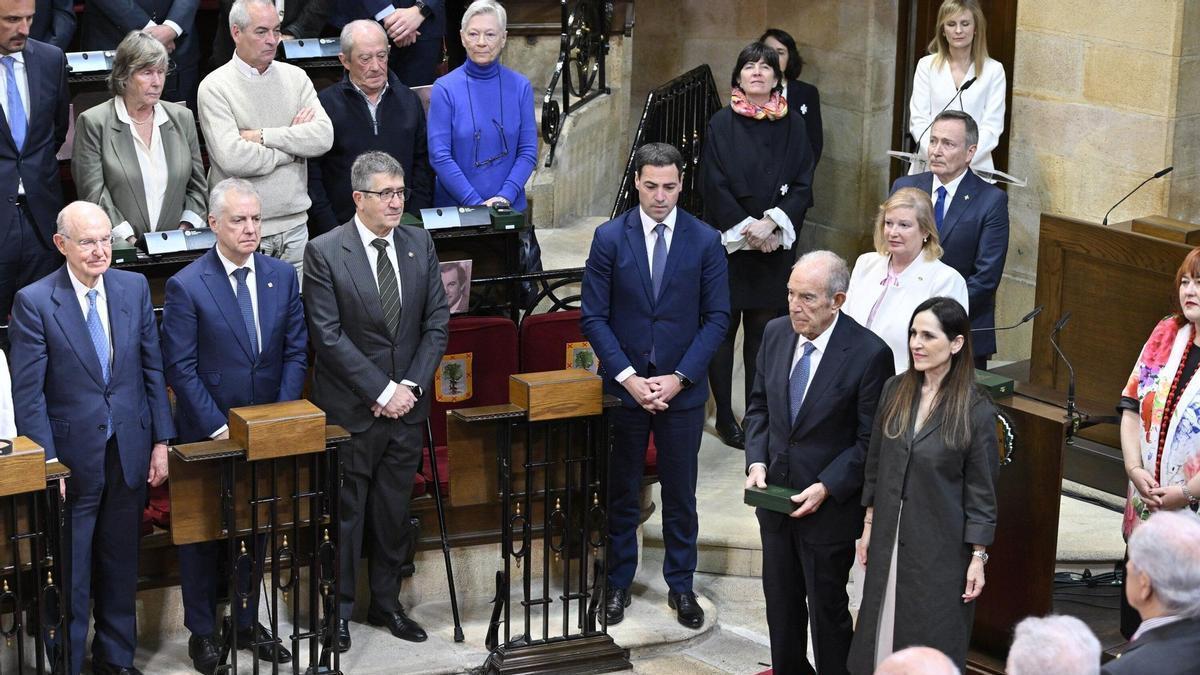 Homenaje a los parlamentarios de la primera legislatura del Parlamento Vasco, 31 de marzo de 2025.
