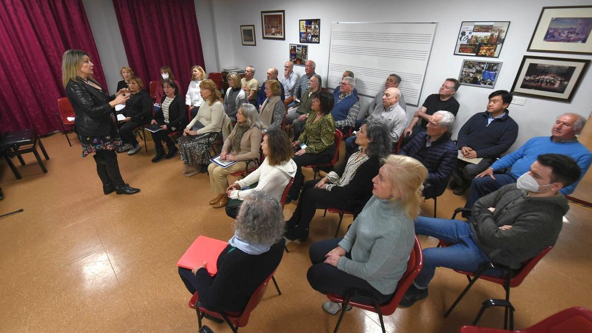 Uno de los ensayos de la Coral del Ensanche en sus nuevos locales.