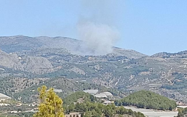 Imagen del incendio en Tàrbena