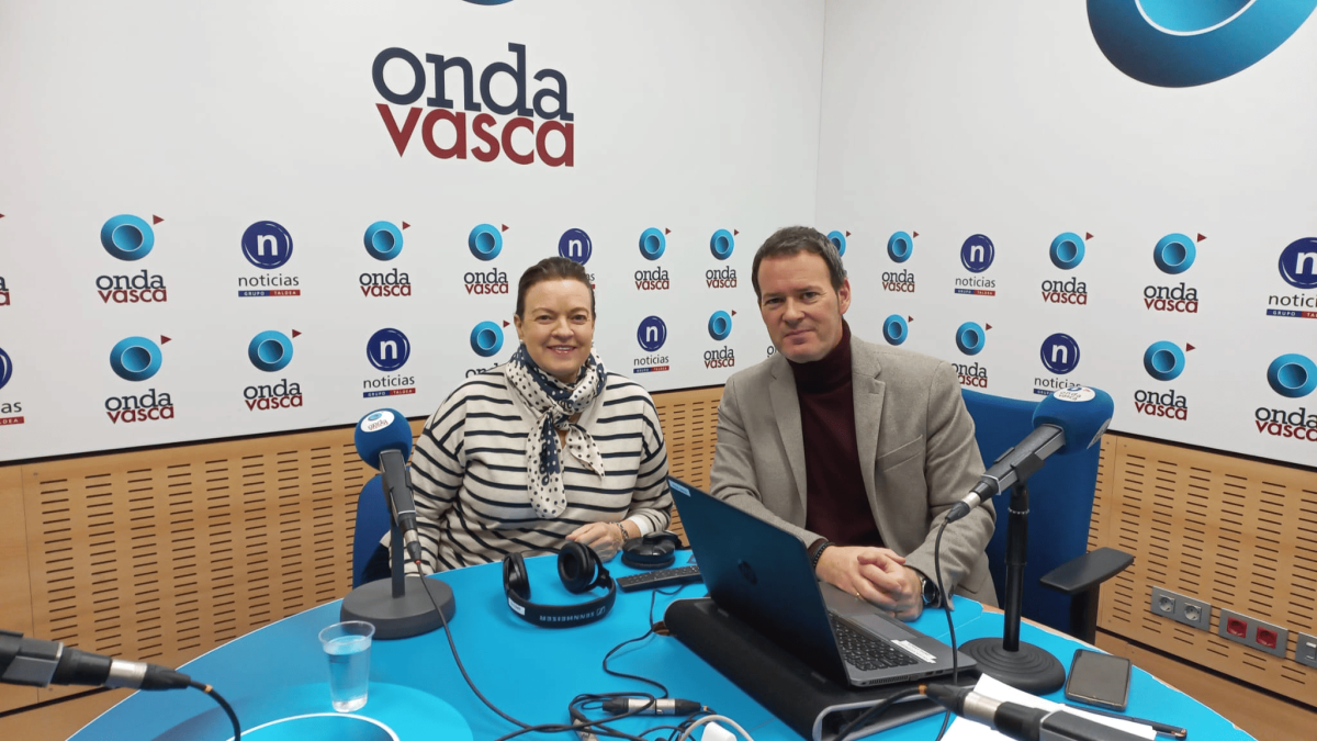 Ana Díaz de Emparanza, asociación DalecandELA con Txema Gutiérrez en los estudios de ONDA VASCA