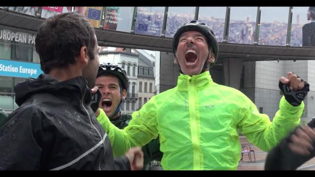 Jaime Lafita a su llegada a Bruselas. Asociación DaleCandela