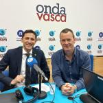 Noël D'anjou con Txema Gutiérrez en los estudios de ONDA VASCA
