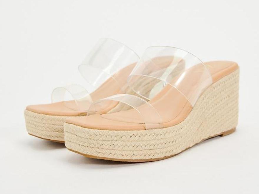 Sandalias de vinilo con plataforma.