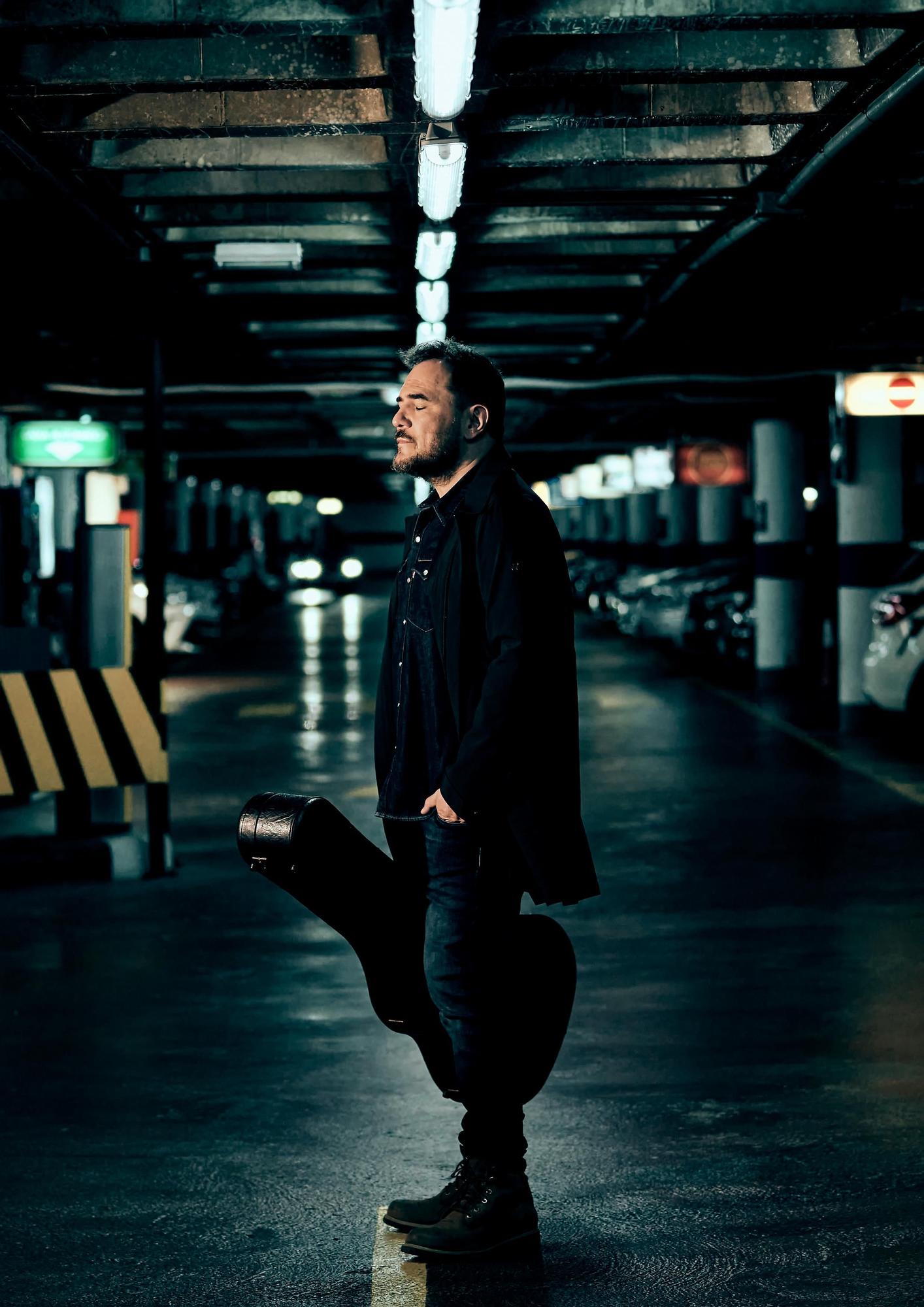 Ismael Serrano se acerca a Euskal Herria con su gira 'La canción de nuestra vida'.