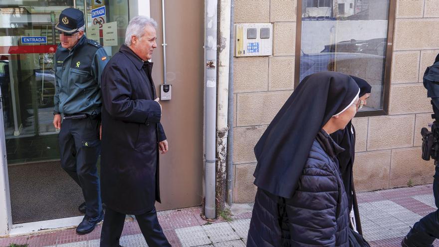 El arzobispo de Burgos, Mario Iceta a su salida Juzgado de Primera Instancia e Instrucción número 1 de Briviesca, donde ha declarado por la denuncia presentada contra él por cuatro exmonjas clarisas de Belorado.