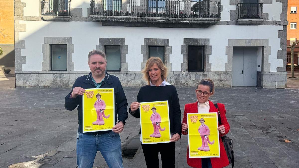 Presentación del festival con su director, Aitor Arenas, junto a la alcaldesa y la concejala de Cultura de Arrigorriaga