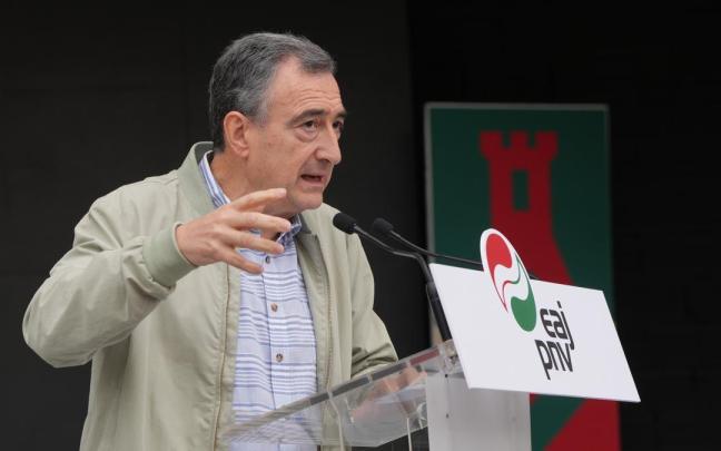 Esteban, en la inauguración de la nueva sede jeltzale de Lasarte-Oria.