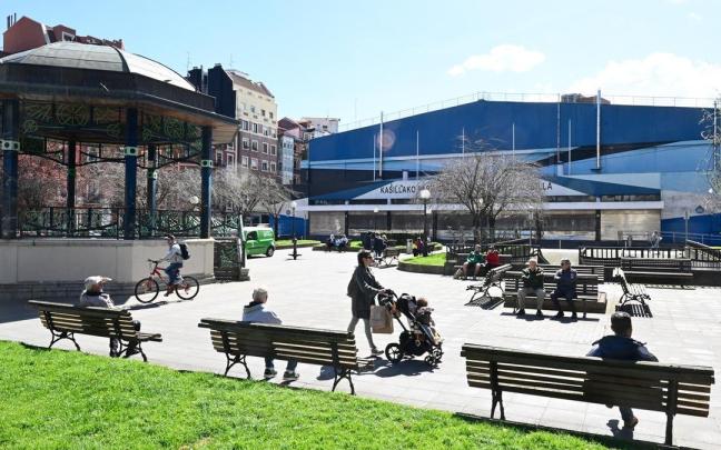 El Ayuntamiento proyecta que el actual pabellón de La Casilla, que fue inaugurado al final de la década de los años 60 del siglo XX, sea derribado y en su lugar se levante un nuevo edificio con polideportivo con diversas salas, piscina y ap