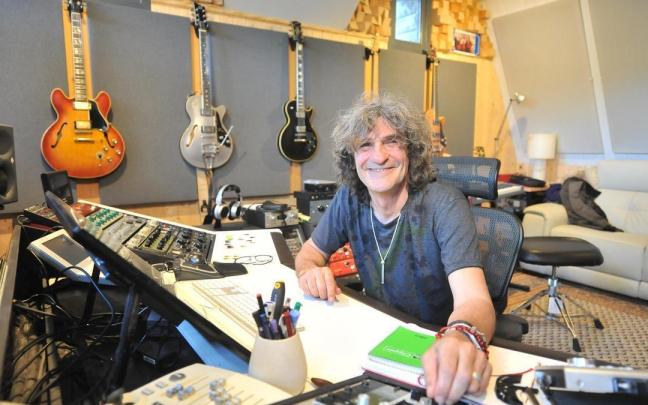 Iñaki Antón, 'Uoho', en su estudio / JOSÉ MARI MARTÍNEZ