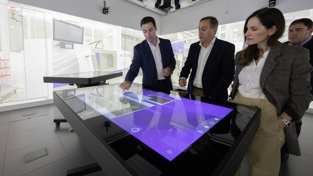 Pradales, durante su visita al centro de innovación tecnológica y sistemas inteligentes Tknika.