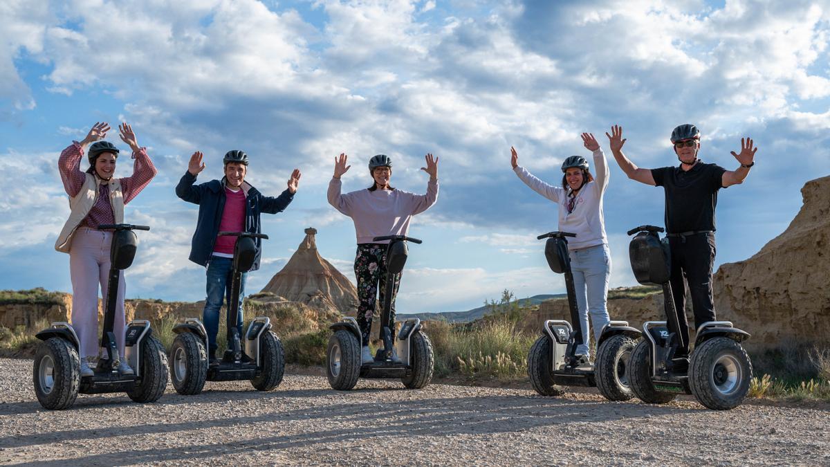 Nataven organiza diversas actividades para explorar el desierto de las Bardenas.