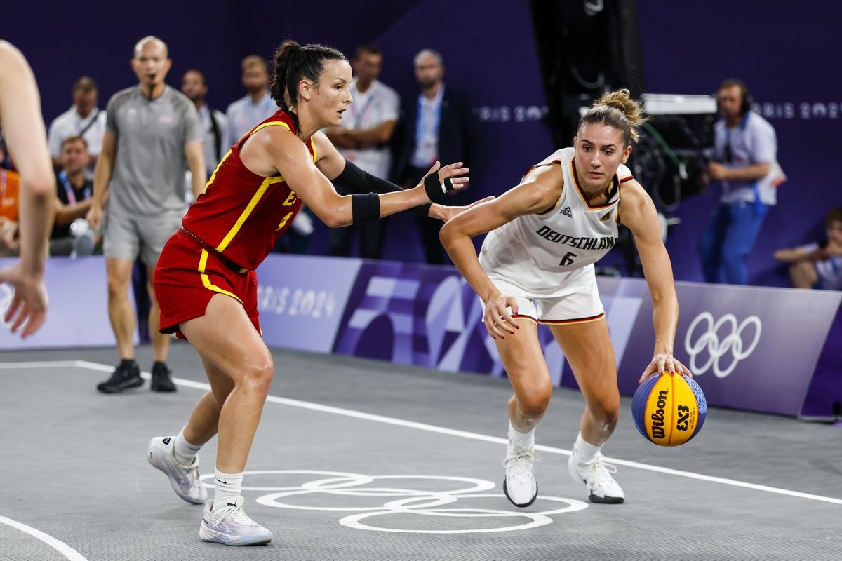 Gracia Alonso de Armiño, a la izquierda, en acción durante los Juegos Olímpicos celebrados en París. / EP