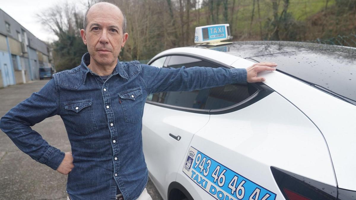 Goyo Alías, presidente de Gipuzkoa taxi, profesional con más de tres décadas de experiencia que pone voz a un colectivo de casi 700 profesionales autónomos en el territorio / Ruben Plaza