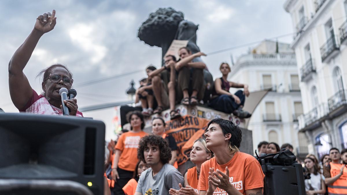 En imágenes: La acampada de Sol cumple su cuarta noche decidida a continuar presionando